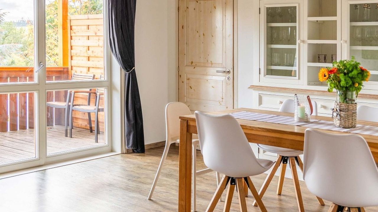 Fewo Schwalbennest: Wohnraum mit Küche Fewo Schwalbennest: Wohnraum mit Küche